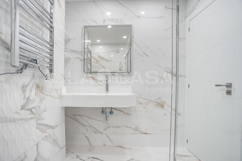 Foto aaaaa0d4-750b-4b3b-b2db-6e2f087260a3. Pis amb calefacció a Provençals del Poblenou Barcelona