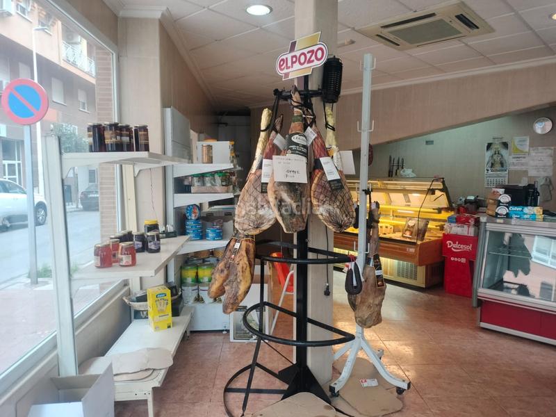 Foto f1cdea50-5471-488d-8725-74be0ba0fc6a. Alquiler local comercial se alquila local comercial ideal para tienda u otro negocio en Puertollano