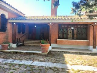 Bauernhof en Almodvar del Campo. Se vende amplio chalet independiente ubicado en una zona privile