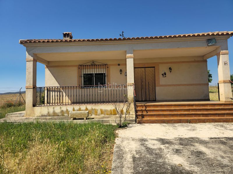 Foto 371f01ef-df42-4313-8ab5-6cb4ec60d8f4. Casa amb aparcament a Calzada de Calatrava