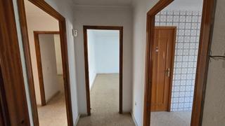 Pis en PAU 2-600. Piso para reformar en puertollano  zona las 600