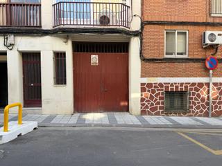 Parking coche en Centro. Garaje cerrado en venta  calle menéndez pelayo, puertollano