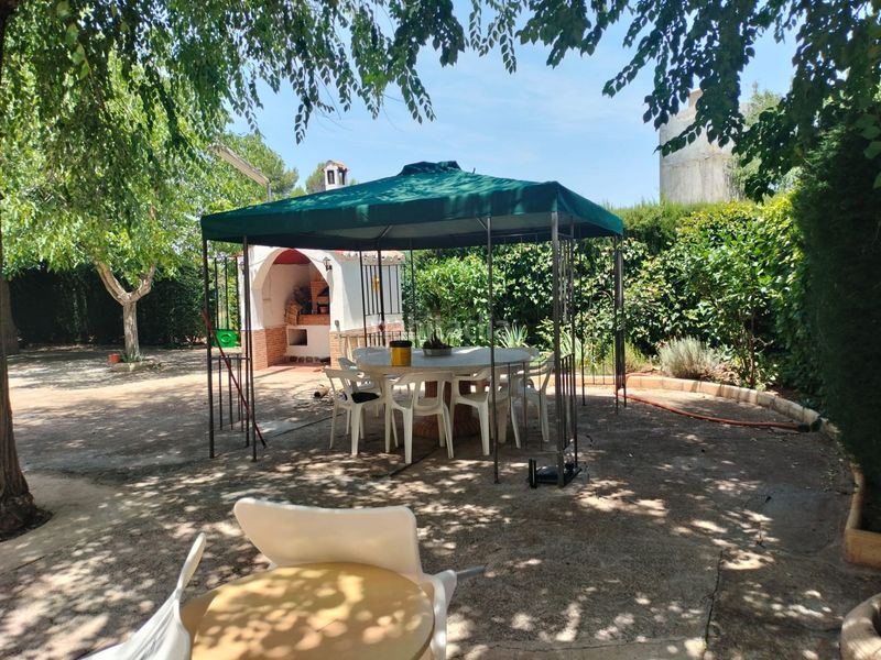 Foto da139e8a-505d-428d-873b-8631b1129bf8. Casa amb piscina a PAU 2-600 Puertollano