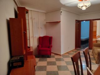 Rent Flat in PAU 2-600. Se alquila piso en pau ii