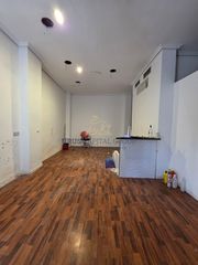 Local Comercial  Pasaje ciudad de archidona. Oportunidad de inversión! local comercial de 60m2 con potencial