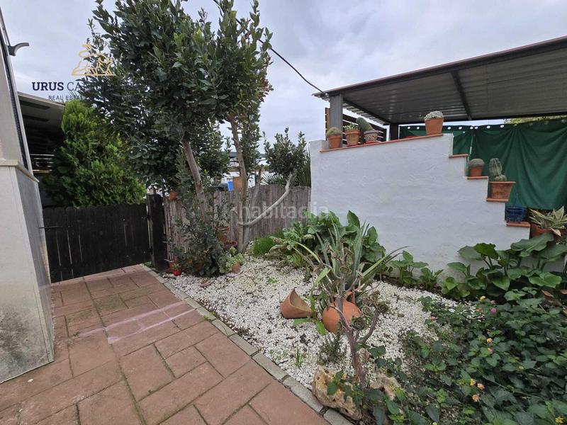 Foto 8b32720b-bdde-4bad-b282-b0a1bc77874b. Chalet exclusiva casa independiente con jardín, piscina y huerto en la carlota, córdoba en Carlota (La)
