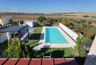 Xalet  Calle de los flamencos. Exclusiva casa independiente con jardín, piscina y huerto en la