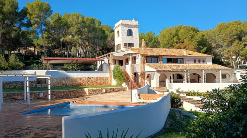 Foto 07d3cf03-2d22-4e2a-b62b-673ad888c014. Chalet avec chauffage parking piscine dans La Fustera Benissa