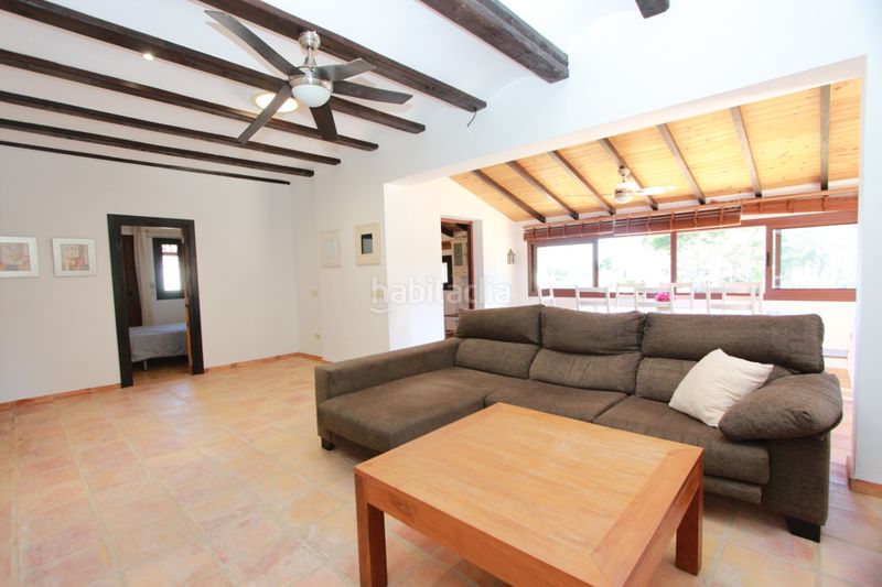 Foto fe5674f4-ebda-46d5-8101-07abfbbc04e3. Chalet avec chauffage parking piscine dans La Fustera Benissa