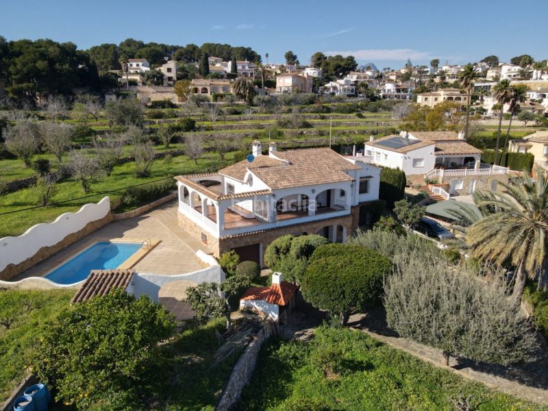Foto 0e30a2a2-91ab-4986-a04d-b50ca4e110dc. Xalet amb aparcament piscina a La Fustera Benissa
