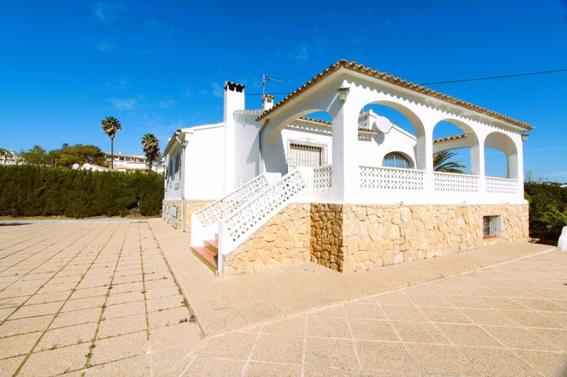Foto 5d46ee8a-4d58-499c-9390-3da2bd6b8fff. Xalet amb aparcament piscina a La Fustera Benissa