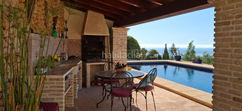 Foto f768c9e3-7d91-4dc6-8d3d-e0f4e18b6011. Xalet amb calefacció aparcament piscina a La Fustera Benissa