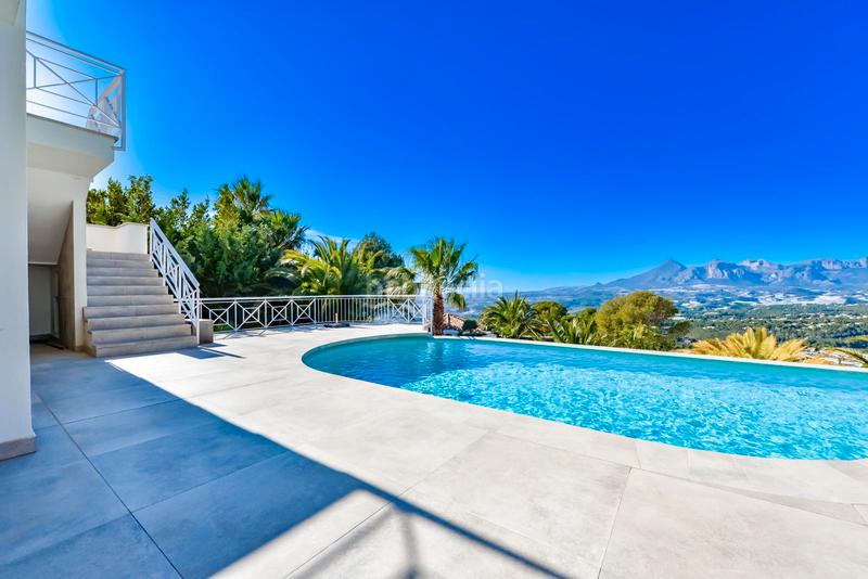 Foto 691e1096-a431-4a96-86dc-ba08904fdff1. Chalet mit heizung parking pool in Altea la vella Altea