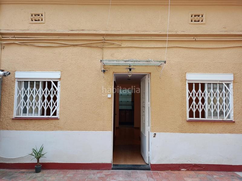 Foto c2bd3403-68e5-4954-b462-dbf3e2f687aa. Ground floor with heating in Guinardó Barcelona