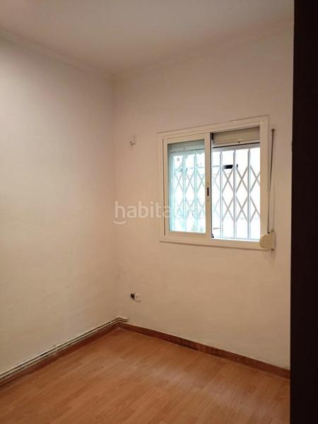 Foto db2f6eda-8f55-4a7e-94cb-16d6a9a70058. Ground floor with heating in Guinardó Barcelona