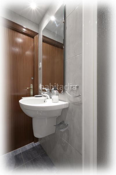 Foto 34aaa3cb-16a2-4ea2-8c8f-228723a081e1. Ático  con terraza y balcón exterior en Les Planes Hospitalet de Llobregat (L´)