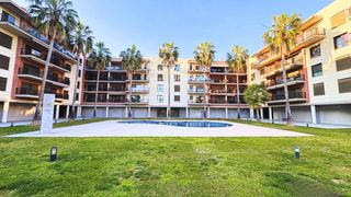 Piso  Riu brugent 11. Apartamento con piscina en la  playa del esquirol