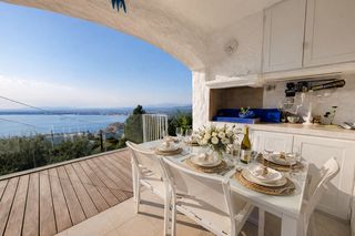 Dúplex a Puig Rom-Canyelles-Almadrava. Residencia duplex panorámica exclusiva con vistas al mar  puig r