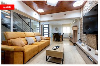 Casa adossada a Centre. Casa adosada en el centro de roses a 300 metros de la playa de r