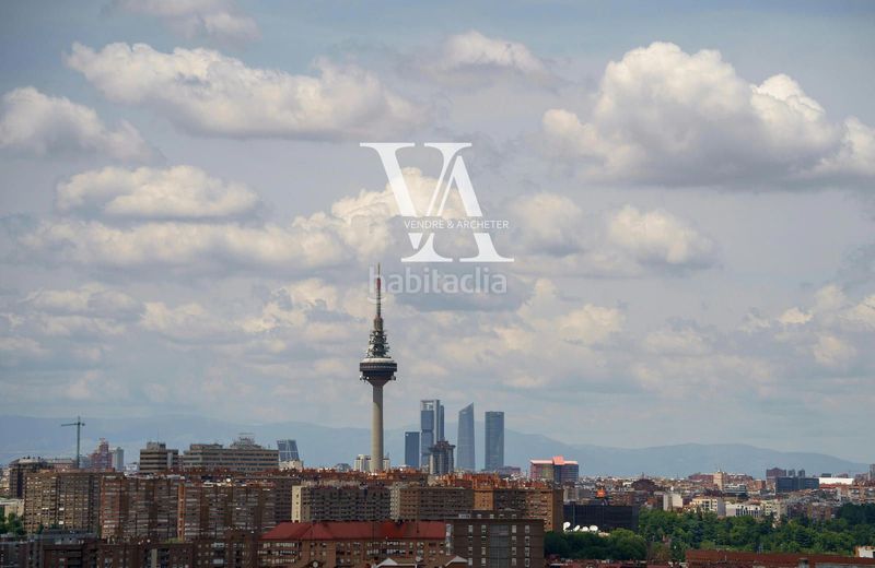 Foto bfa79fbe-3484-4379-a71d-3a8a16820c02. Ático en Lista Madrid