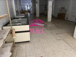 Local Comercial en Este. Mridalocal