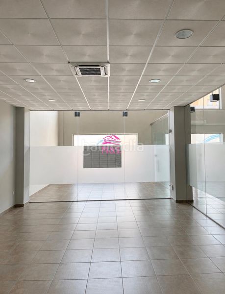 Foto 551f0dc7-9e33-450a-aba4-f4d9c9148531. Lloguer local comercial a Oeste Mérida