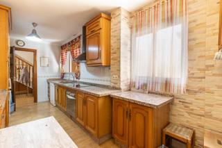 Casa adossada  Calle nicolas de maquiavelo. Casa adosada luminosa en zona las mimbres, maracena