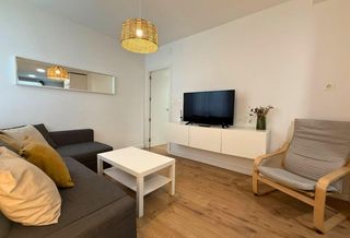 Rent Flat in Calle doctor marañon 4. Piso reformado en plaza de toros  granada  listo para entrar