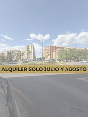 Location Appartement à Calle sagrada familia 2. Piso julio y agosto  luminoso y reformado para estudiantestrabaj