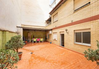 Etagenwohnung  Nueva. Amplio piso con patio en el corazón de maracena
