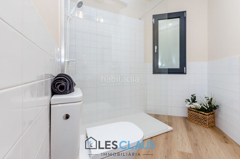 Foto 12fcf686-82d5-4b5b-aca7-b84abb544b2c. Pis a Raval Barcelona