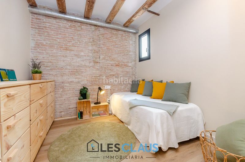 Foto 7ee44fce-d05e-4263-96ec-6f0a58a4552a. Piso en Raval Barcelona