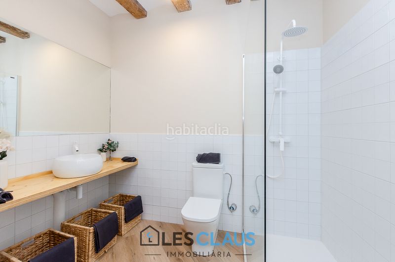 Foto e5e50486-ebbe-406e-a972-3caa86c75754. Piso en Raval Barcelona