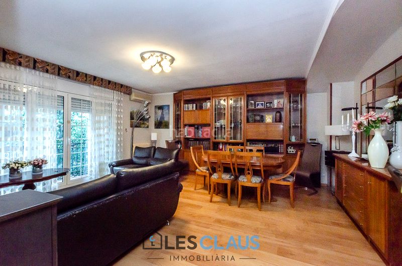Foto c2b8edeb-cf24-4107-8581-5731ffc3fada. Duplex con riscaldamento parcheggio in Sants Barcelona
