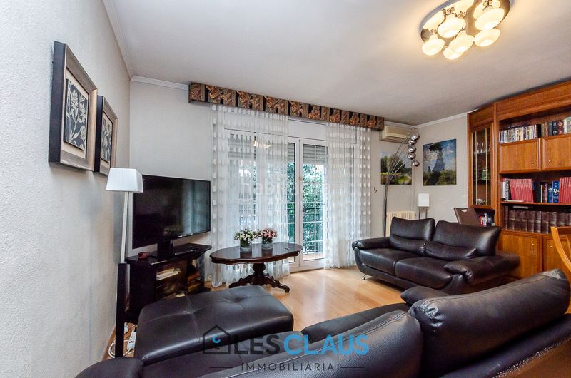 Foto ee840714-c878-4dfe-9c7e-9b7af4beae7d. Duplex con riscaldamento parcheggio in Sants Barcelona