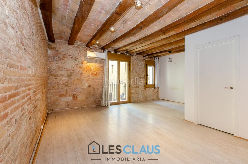 Foto a8393af0-8d5a-4853-abf4-587449c59b58. Loft a Raval Barcelona
