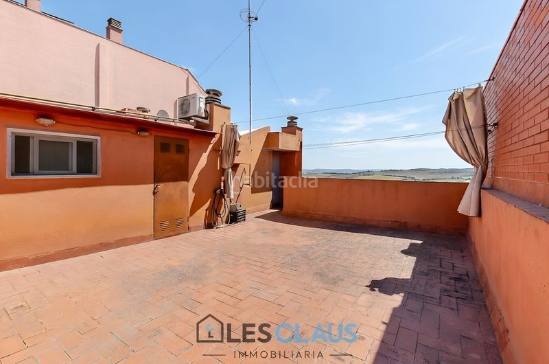 Foto ab1eb64b-aede-48a0-8e24-eab68cda0d2a. Piso en La Bordeta Barcelona