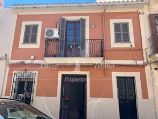 House in Calle sant magi 8. Inversión  edificio en venta en santa catalina para reformar y p