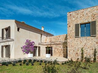 Masia a Plaça major, 1 1. Villa de lujo rodeada de 4 hectáreas de terreno