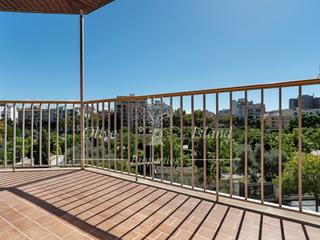 Flat in Calle rei sanç 2. Luminoso piso de 4 dormitorios, terraza y plaza garaje.