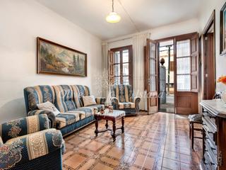 House  N/a. Casa con gran potencial ubicada en el corazón de portol