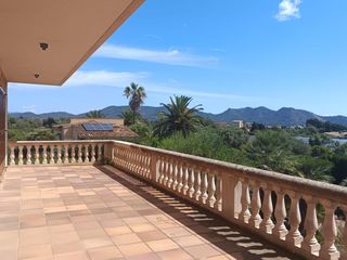 Chalet in Cala Bona. Casa de ensueño con piscina en cala bona