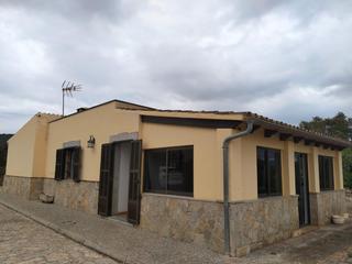 Mas à Santa Eugènia. Finca rústica con piscina y vistas despejadas, entre santa eugèn