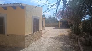 Country house in Santa Eugènia. Finca rústica con piscina y vistas despejadas, entre santa eugèn
