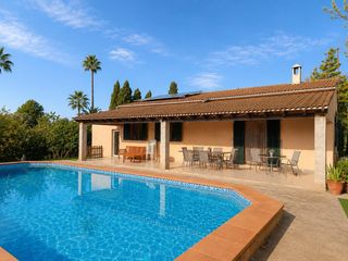 Mas à Binissalem. Finca con piscina en binissalem