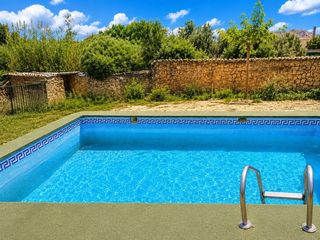 Chalet in Algaida. Chalet independiente con piscina privada en algaida