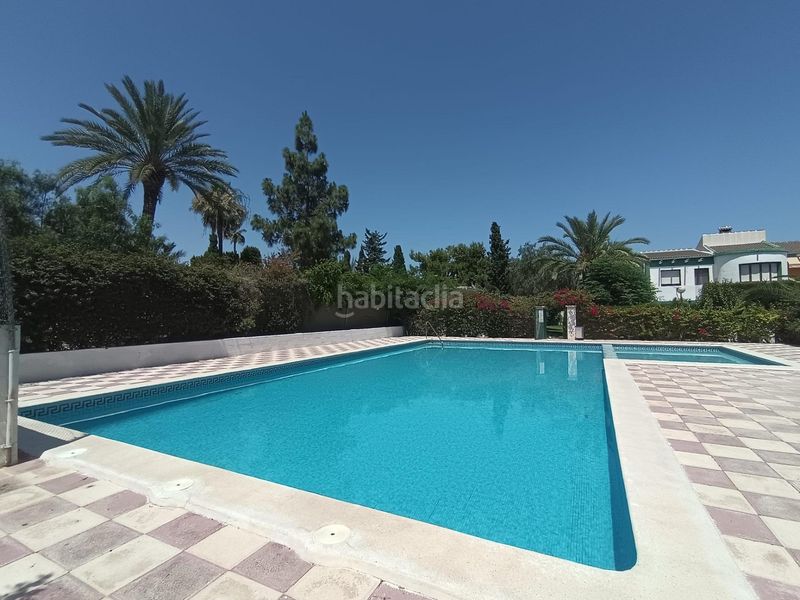 Foto bc5d9cce-3b5d-41c4-b4b0-a26255b82387. Casa amb aparcament piscina a Playa Muchavista Campello (el)