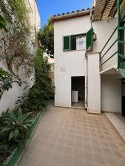 House in Gran Via de Colom. Casa con patio, terraza y amplios espacios en inca