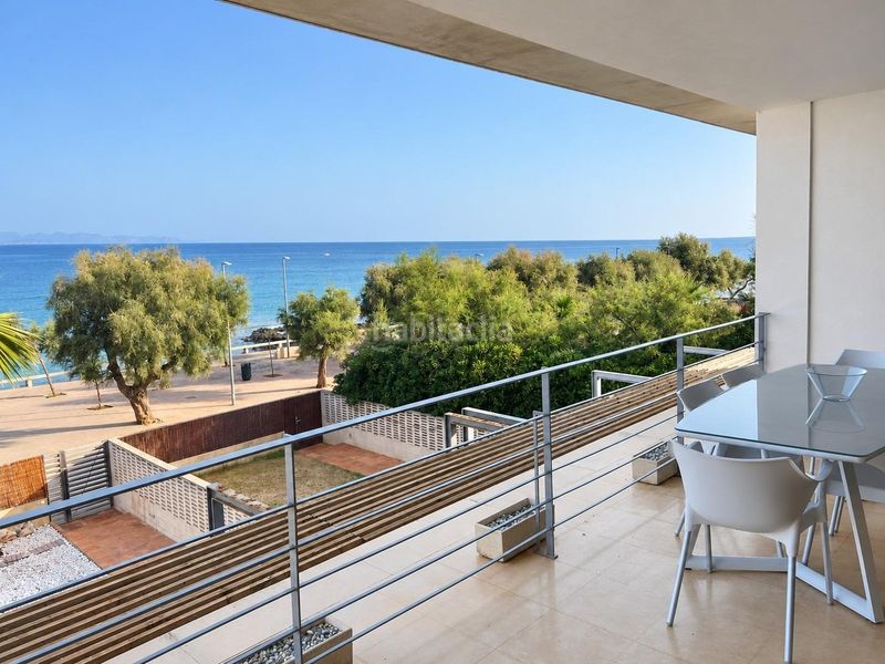 Foto a92906a6-7dba-49e0-84eb-2c585df9e18c. Alquiler ático amplio y luminoso apartamento en primera línea de mar, dos terrazas y plaza de parking en Artà