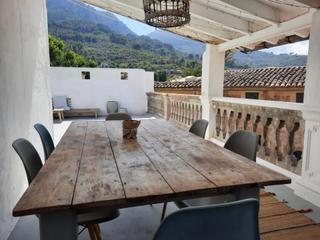 Masia a Sóller. Casa de tres plantas con terraza y garaje a la venta en sóller